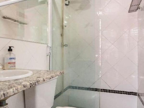 Espaço Grajaú : photo 3 de la chambre chambre lit queen-size avec salle de bains commune