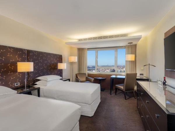 Sheraton Lisboa Hotel & Spa : photo 6 de la chambre chambre premium deluxe avec 2 lits jumeaux/simples - vue sur ville