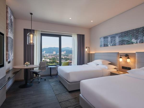 Courtyard by Marriott Penang : photo 4 de la chambre chambre deluxe avec 2 lits simples/jumeaux - vue sur ville