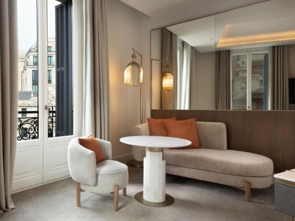 JW Marriott Hotel Madrid : photo 5 de la chambre chambre lit king-size d'angle premium deluxe - vue sur ville