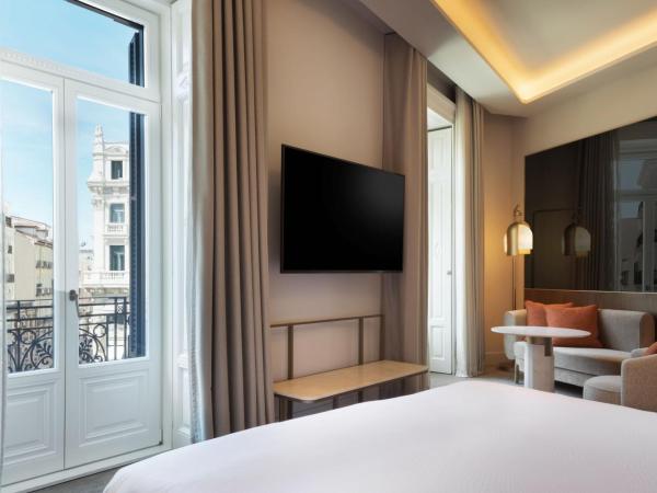 JW Marriott Hotel Madrid : photo 6 de la chambre chambre lit king-size premium deluxe avec balcon - vue sur ville