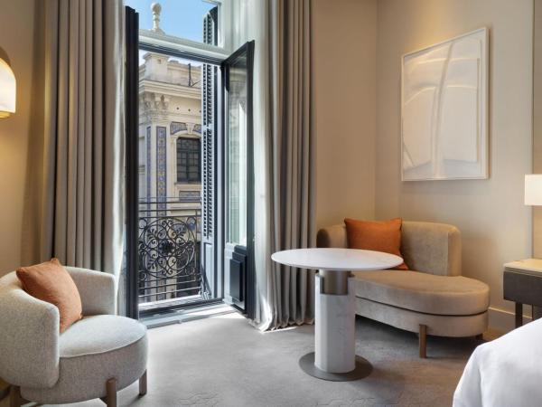 JW Marriott Hotel Madrid : photo 2 de la chambre chambre lit king-size de luxe - vue sur ville et balcon
