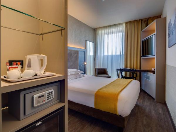 Best Western Plus Hotel Farnese : photo 2 de la chambre standard double room with french bed and balcony