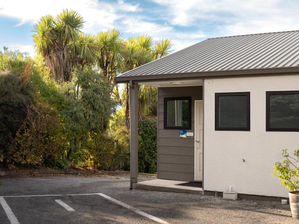 Wanaka Top 10 Holiday Park : photo 9 de la chambre studio en motel avec cuisine