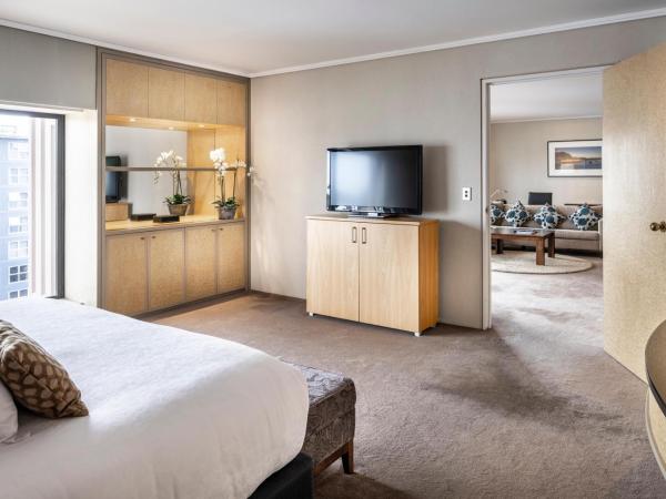 Grand Millennium Auckland : photo 3 de la chambre suite m avec accès à la discothèque