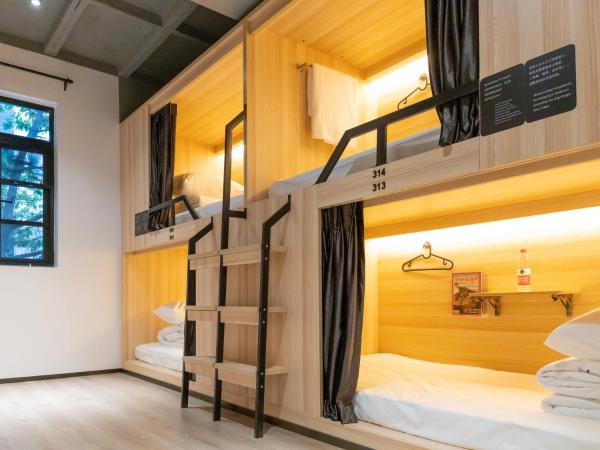 Chongqing Desti Youth Park Hostel People's Liberation Monument : photo 1 de la chambre bed in 4-beds male dormitory room