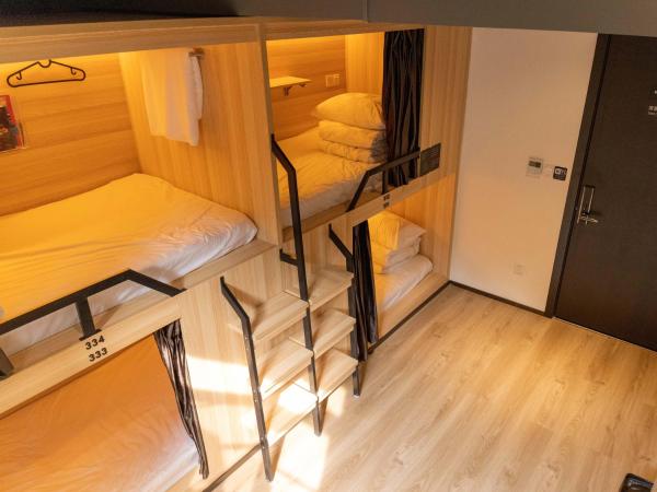 Chongqing Desti Youth Park Hostel People's Liberation Monument : photo 4 de la chambre bed in 4-beds male dormitory room