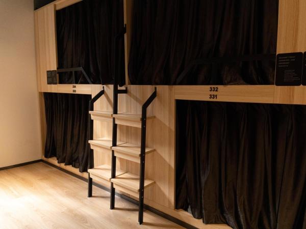 Chongqing Desti Youth Park Hostel People's Liberation Monument : photo 3 de la chambre bed in 4-beds male dormitory room