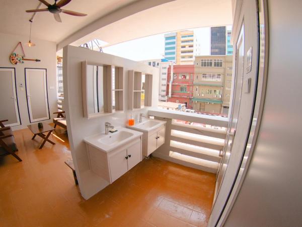 Concrete Jungle Cabin : photo 7 de la chambre chambre familiale