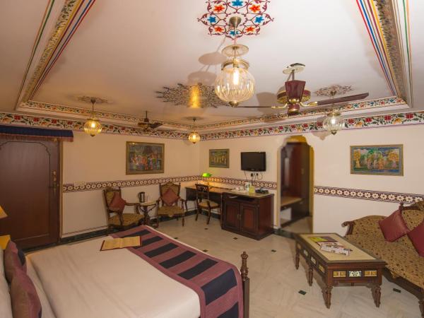 Umaid Bhawan - A Heritage Style Boutique Hotel : photo 10 de la chambre suite royale - prise en charge gratuite à l'arrivée uniquement depuis la gare ferroviaire ou routière