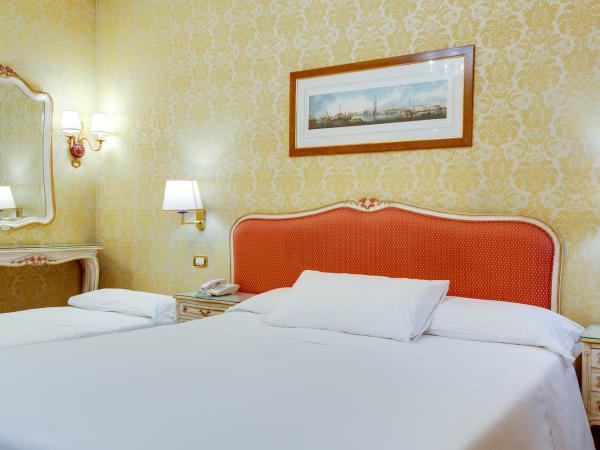 Hotel Antiche Figure : photo 2 de la chambre chambre double supérieure avec lit d'appoint