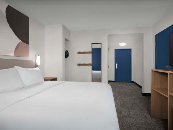 Spark By Hilton San Antonio Airport : photo 1 de la chambre chambre lit king-size avec canapé-lit - adaptée aux personnes malentendantes