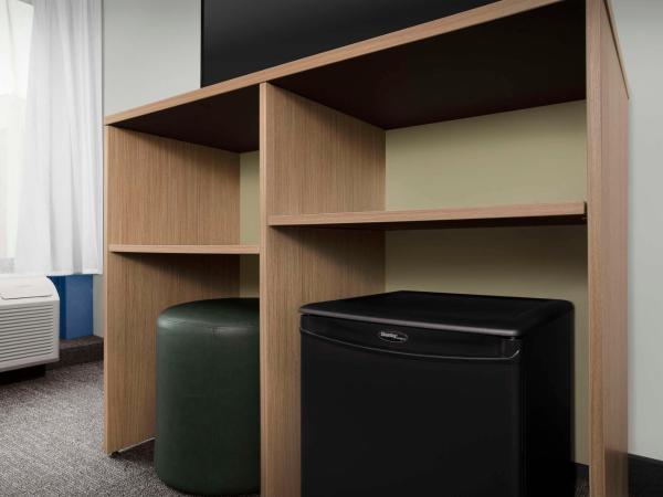 Spark By Hilton San Antonio Airport : photo 3 de la chambre chambre lit king-size avec canapé-lit - adaptée aux personnes malentendantes