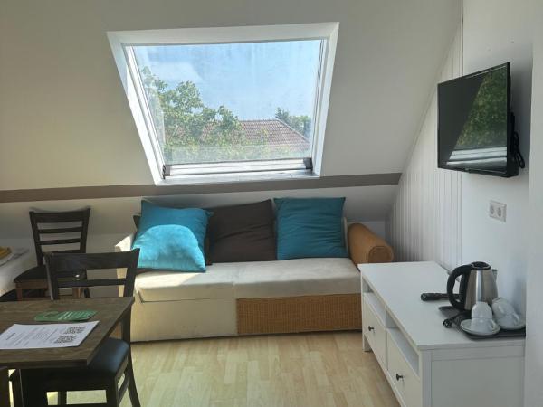 Hotel Pirol : photo 2 de la chambre chambre quadruple avec salle de bains commune