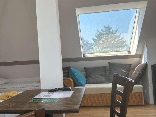 Hotel Pirol : photo 4 de la chambre chambre quadruple avec salle de bains commune