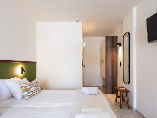 Aristea Hotel : photo 9 de la chambre studio supérieur - vue latérale sur mer