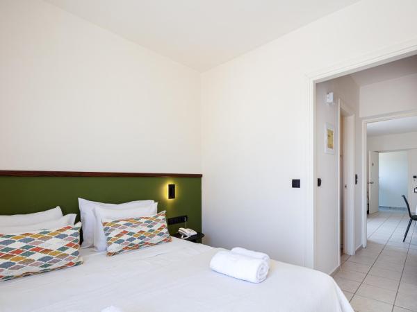 Aristea Hotel : photo 8 de la chambre appartement supérieur - vue latérale sur mer