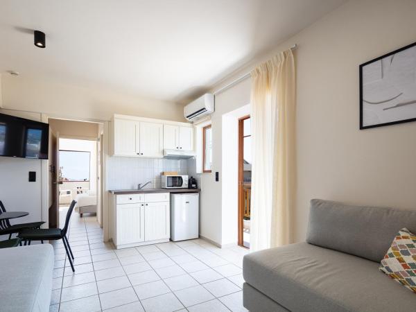 Aristea Hotel : photo 3 de la chambre appartement supérieur - vue latérale sur mer