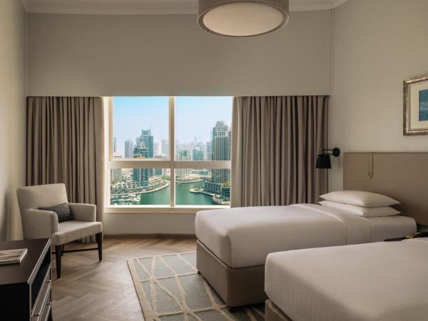 Dubai Marriott Harbour Hotel And Suites : photo 2 de la chambre renovated, two bedroom marina view with balcony, 1 king and 2 twin