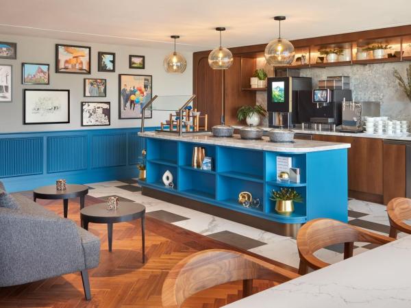 Sheraton Centre Toronto Hotel : photo 9 de la chambre chambre lit queen-size premium avec accès au salon club