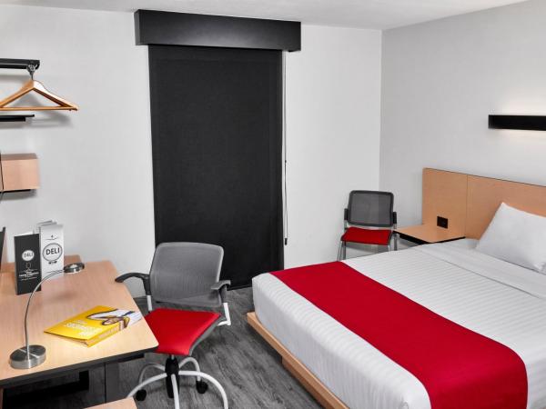 City Express by Marriott Mérida : photo 7 de la chambre chambre lit queen-size 