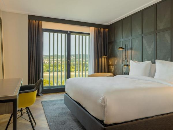 Four Points by Sheraton Budapest Danube : photo 3 de la chambre superior, guest room, 1 doubles, river view, balcony