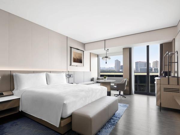 JW Marriott Shanghai Fengxian : photo 4 de la chambre guest room with 1 king, garden view balcony