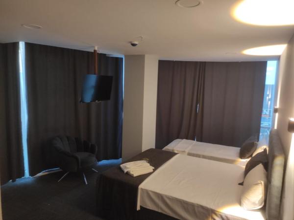 Cevvo Hotel Pendik : photo 2 de la chambre chambre triple basique avec salle de bains commune