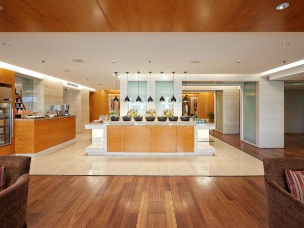 Hyatt Regency Pune Hotel & Residences : photo 6 de la chambre chambre lit king-size - accès au club