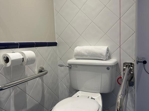 go2 Glasgow Cumbernauld Hotel : photo 3 de la chambre chambre double - accessible aux personnes à mobilité réduite