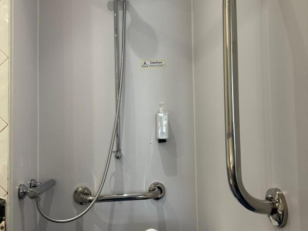 go2 Glasgow Cumbernauld Hotel : photo 2 de la chambre chambre double - accessible aux personnes à mobilité réduite