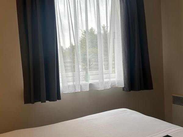 go2 Glasgow Cumbernauld Hotel : photo 7 de la chambre chambre double - accessible aux personnes à mobilité réduite