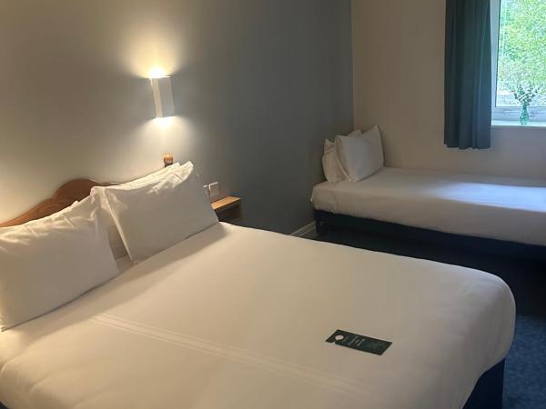 go2 Glasgow Cumbernauld Hotel : photo 1 de la chambre chambre triple basique