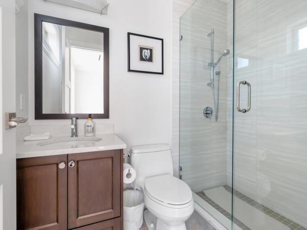 Elegant Vancouver Room with Private Bathroom : photo 1 de la chambre chambre double