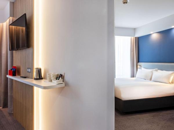 Holiday Inn Express - Nice - Grand Arenas, an IHG Hotel : photo 9 de la chambre chambre lit queen-size standard avec canapé-lit