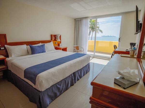 Hotel Hostal de Cortés : photo 2 de la chambre chambre lit king-size - vue sur mer
