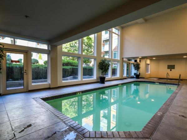 Playing Blues At Belltown Court : photo 2 de la chambre studio