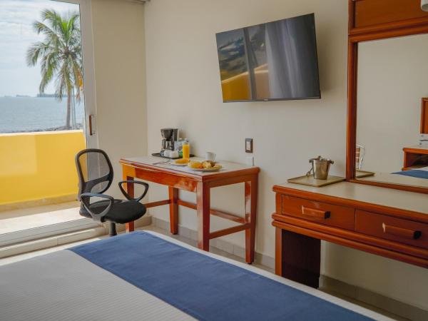 Hotel Hostal de Cortés : photo 4 de la chambre chambre lit king-size - vue sur mer