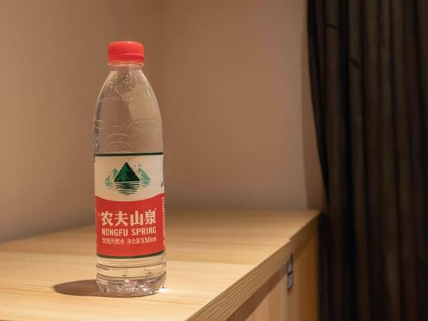 Chongqing Desti Youth Park Hostel People's Liberation Monument : photo 4 de la chambre bed in 6-beds male dormitory room