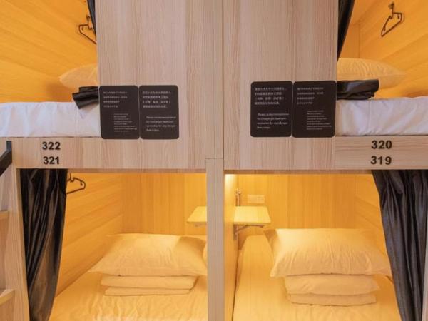 Chongqing Desti Youth Park Hostel People's Liberation Monument : photo 3 de la chambre bed in 6-beds male dormitory room