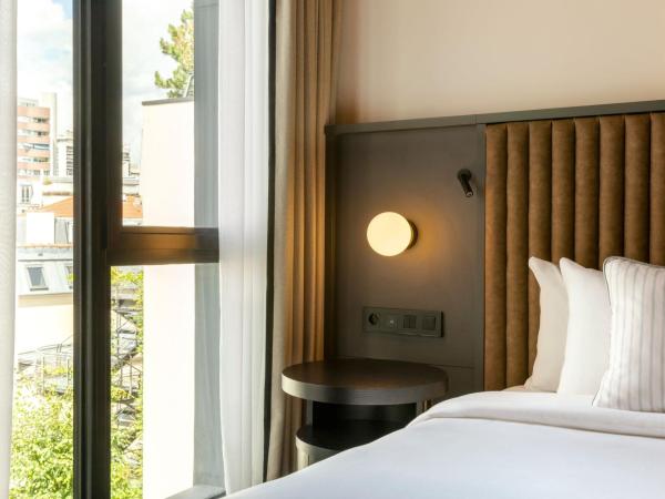 Le Parchamp, a Tribute Portfolio Hotel, Paris Boulogne : photo 9 de la chambre chambre lit king-size deluxe - vue sur cour