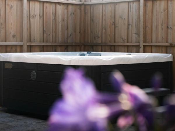 Le Domaine de La Tour des Vents : photo 3 de la chambre chambre double - vue sur jardin