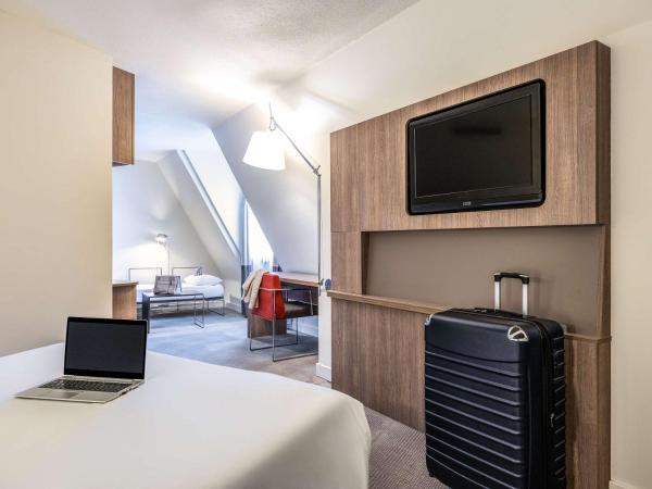 Hotel Novotel Brussels Off Grand Place : photo 4 de la chambre chambre supérieure accassible aux personnes à mobilité réduite avec lit double et 2 canapés-lits