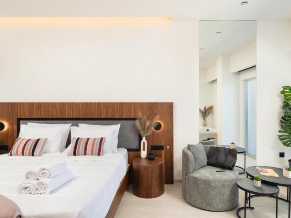 Elia Sea Suites : photo 9 de la chambre sunlounge seafront suite with indoor hot tub