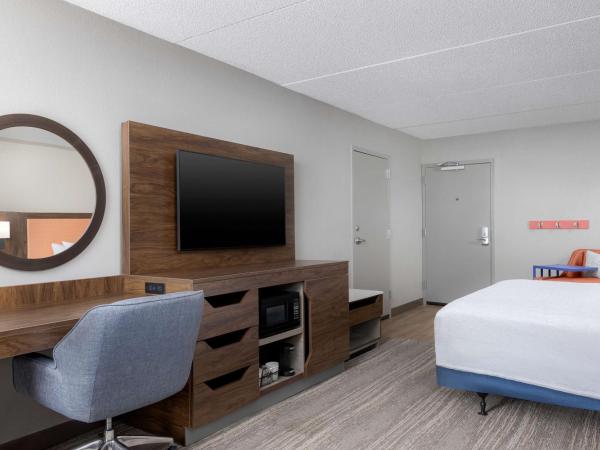Hampton Inn Louisville Airport Fair/Expo Center : photo 1 de la chambre chambre lit king-size - adaptée aux personnes malentendantes - non-fumeurs