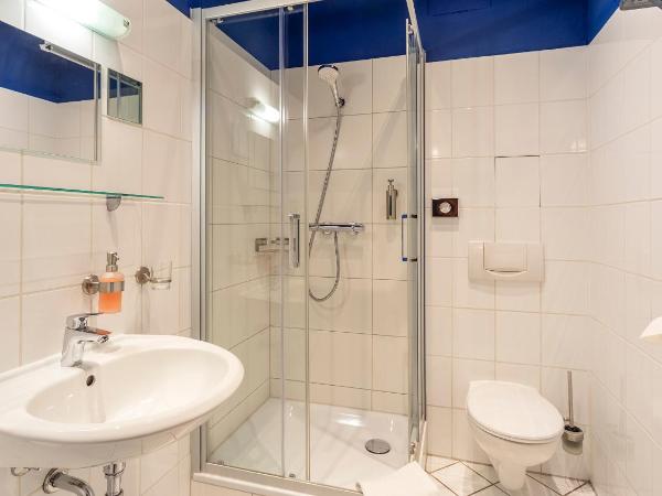 Gästehaus Mezcalero : photo 4 de la chambre chambre double avec salle de bains privative