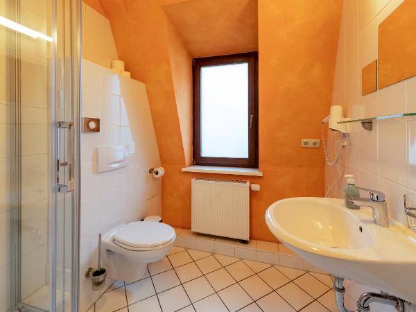 Gästehaus Mezcalero : photo 8 de la chambre chambre double avec salle de bains privative