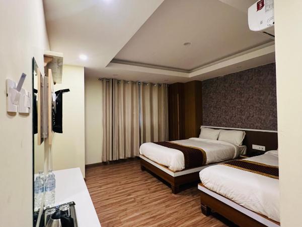 Hotel Nirakar : photo 6 de la chambre chambre triple basique