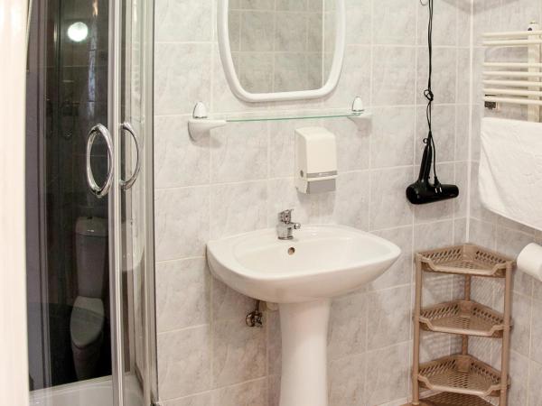 Dom Pracy Twórczej Politechniki Morskiej w Szczecinie : photo 1 de la chambre chambre lits jumeaux spacieuse