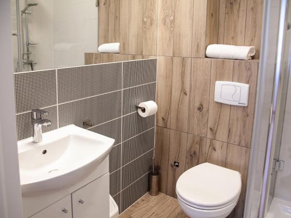 Dom Pracy Twórczej Politechniki Morskiej w Szczecinie : photo 4 de la chambre chambre quadruple premium